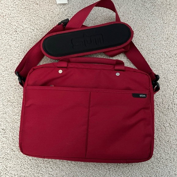 STM Red Tablet or Small Laptop Messenger Bag Tote Purse Plush Gray Lining 12 x 9 - Picture 2 of 12